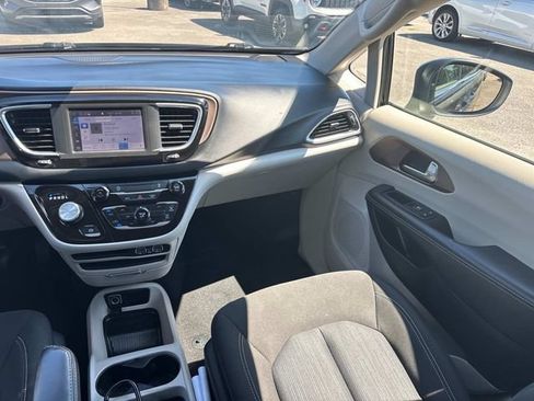 Used 2023 Chrysler Voyager LX FWD image 21