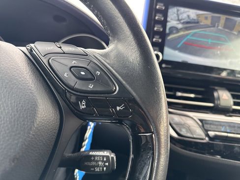 Used 2022 Toyota C-HR XLE image 13