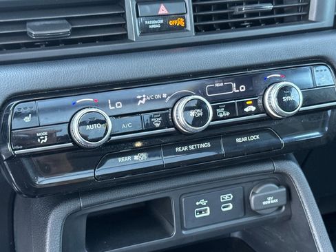 Certified 2025 Honda Pilot TrailSport image 18