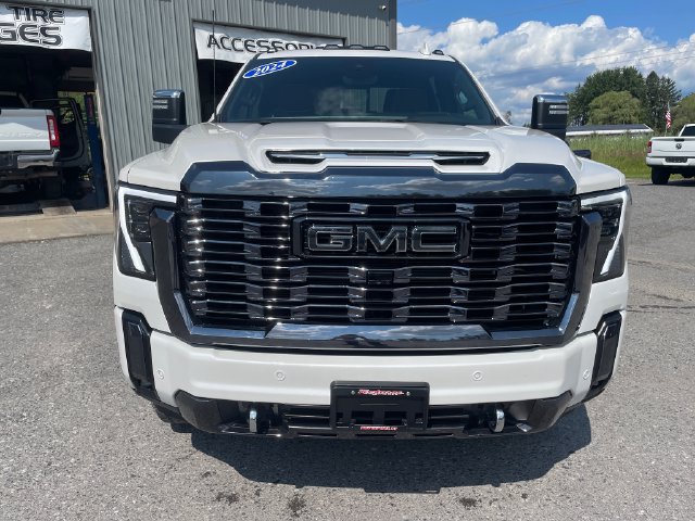 Used 2024 GMC Sierra 2500 Denali Ultimate AWD/4WD image 2