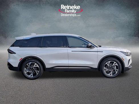 Used 2025 Lincoln Nautilus Premier w/ Equipment Group 102A AWD/4WD image 4