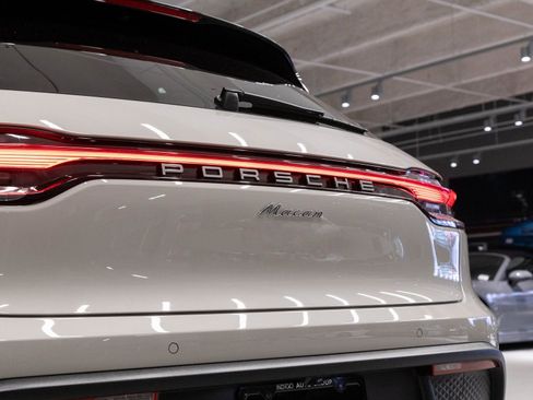 Certified 2026 Porsche Macan image 32
