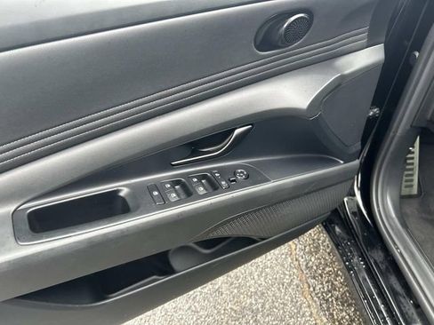 Certified 2025 Hyundai Elantra Sport image 18