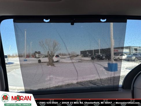 Used 2024 Chrysler Pacifica Touring-L image 32