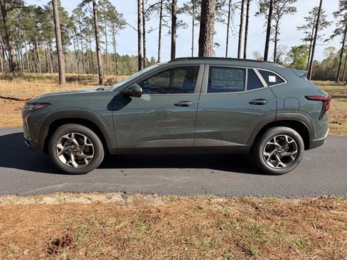 New 2026 Chevrolet Trax LT w/ Driver Confidence Package image 2