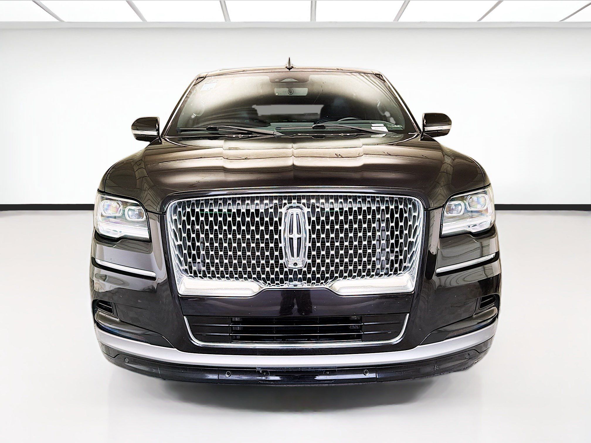 Used 2022 Lincoln Navigator Reserve AWD/4WD image 2