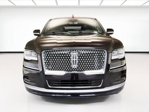 Used 2022 Lincoln Navigator Reserve AWD/4WD image 2