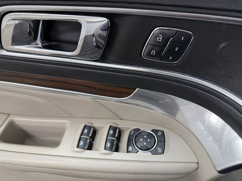 Used 2018 Ford Explorer Limited image 12