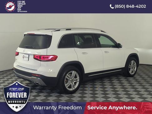 Used 2023 Mercedes-Benz GLB 250 4MATIC w/ Premium Package image 6