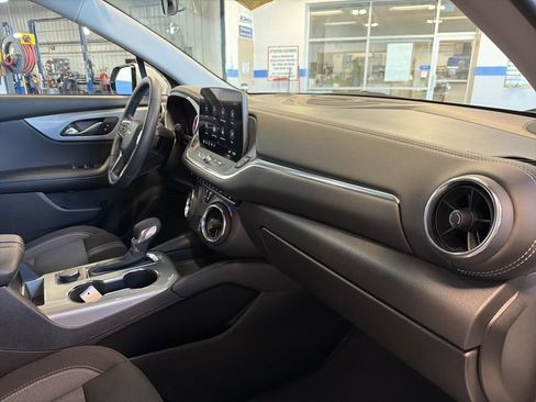 Used 2025 Chevrolet Blazer LT AWD/4WD image 33
