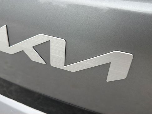 Used 2025 Kia Soul LX w/ LX Technology Package FWD image 25