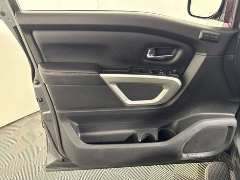 Used 2018 Nissan Titan SL AWD/4WD image 28