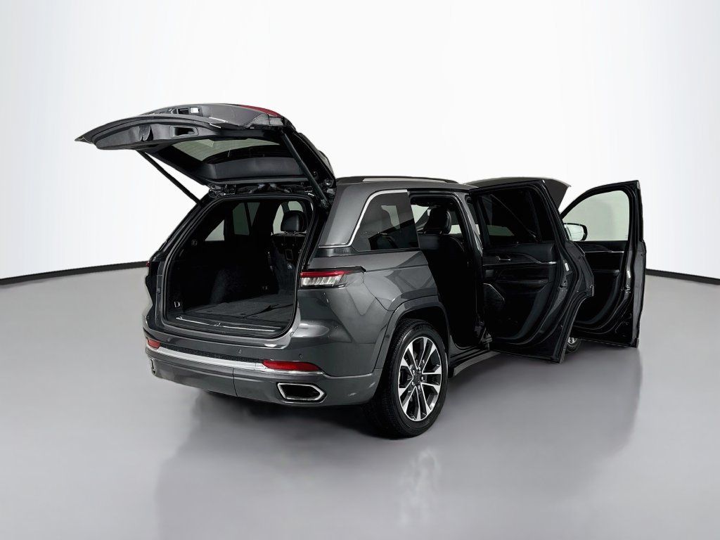 Used 2023 Jeep Grand Cherokee Overland w/ Advanced Protech Group III AWD/4WD image 29