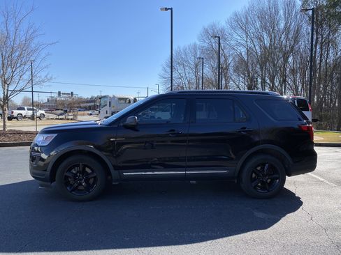 Used 2019 Ford Explorer XLT image 6
