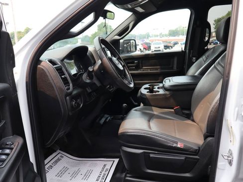 Used 2022 RAM 2500 Tradesman w/ Chrome Appearance Group AWD/4WD image 6