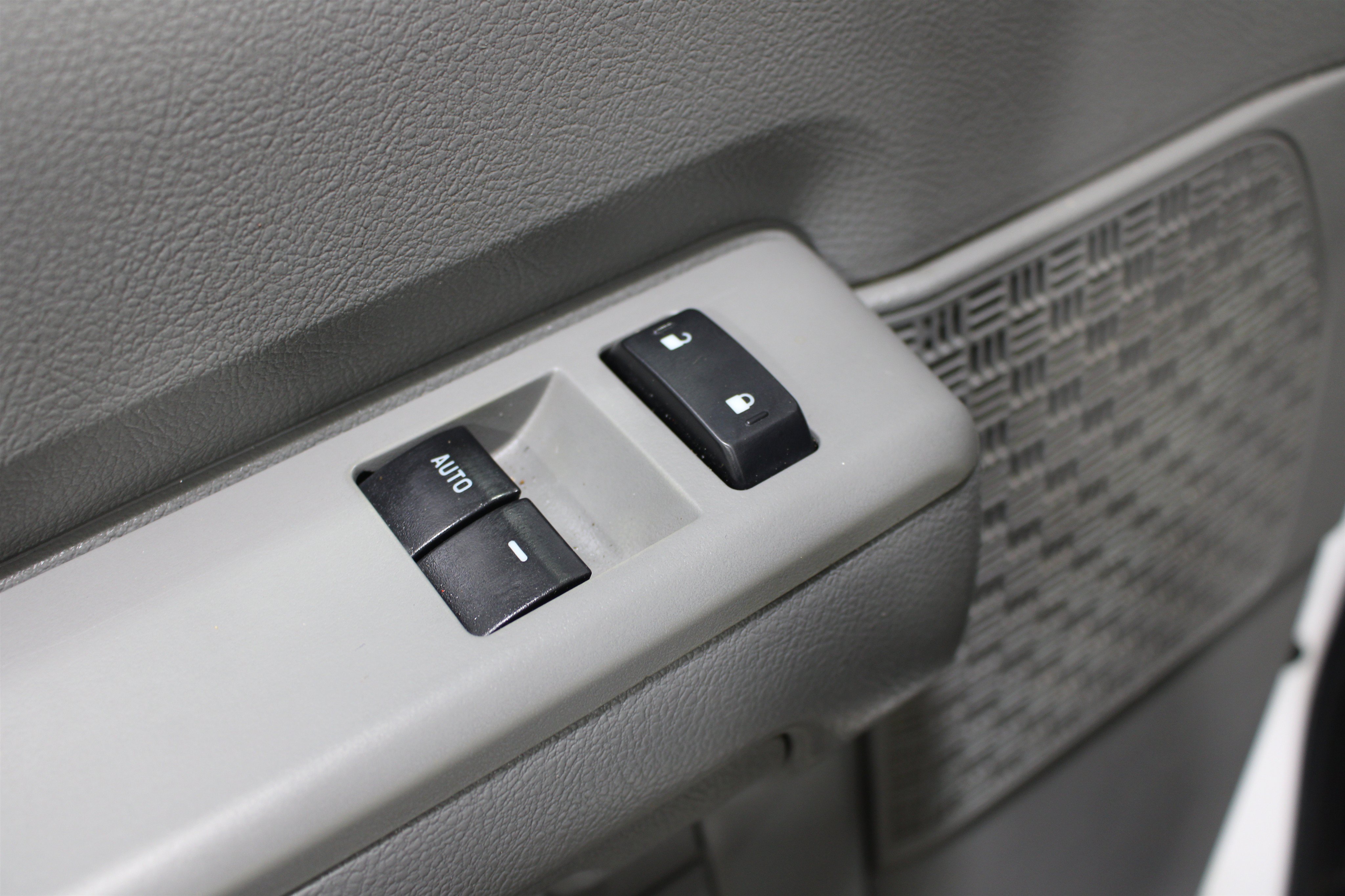 Used 2012 Ford E-350 and Econoline 350 Super Duty w/ PWR Locks & Windows Group RWD image 6