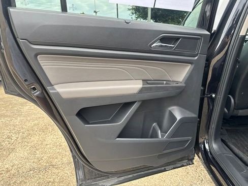 Used 2022 Volkswagen Atlas SE FWD image 19