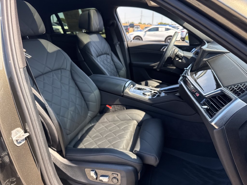 Used 2024 BMW X6 xDrive40i w/ Premium Package AWD/4WD image 16