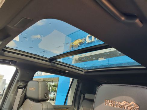 New 2025 Chevrolet Suburban High Country image 7