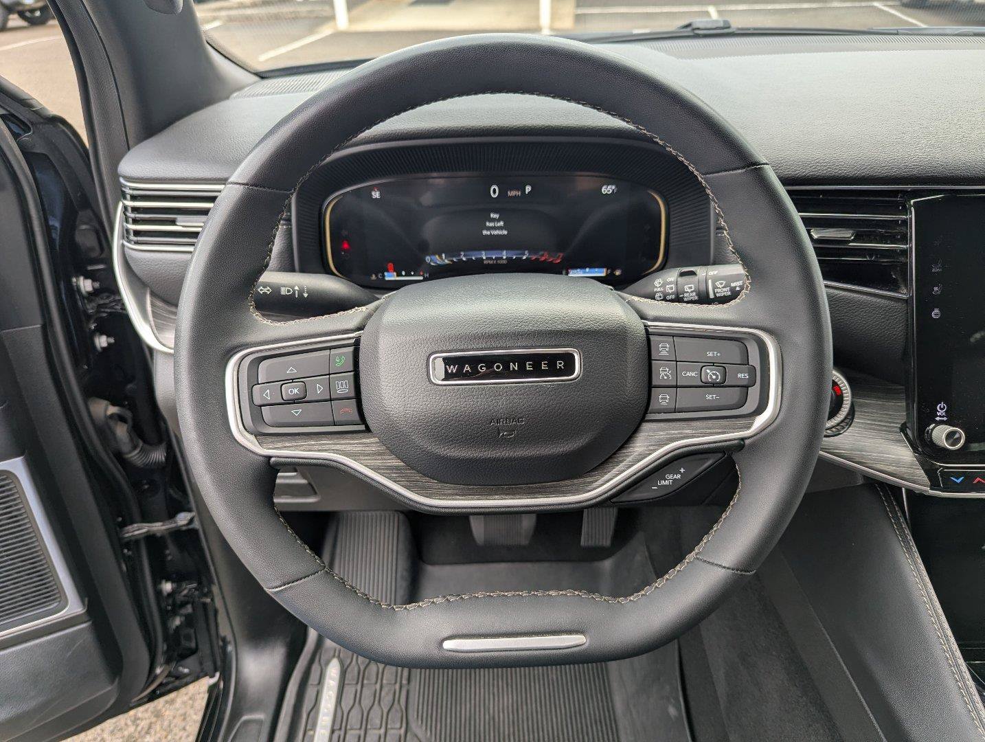 Used 2024 Jeep Wagoneer L Series II w/ Flexible Seating Group AWD/4WD image 14