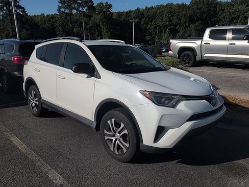 Used 2017 Toyota RAV4 LE FWD image 1
