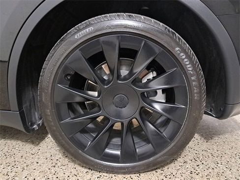 Used 2024 Tesla Model Y Long Range image 8
