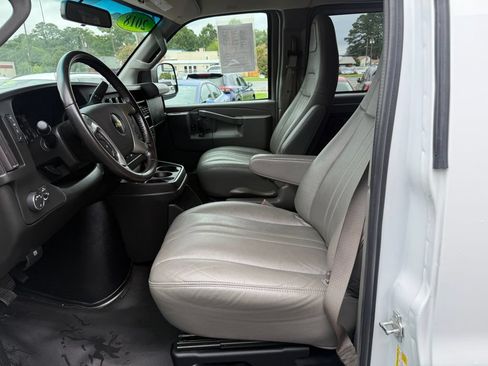 Used 2018 Chevrolet Express 2500 LS w/ Driver Convenience Package RWD image 13
