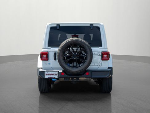 Used 2023 Jeep Wrangler Unlimited Sahara w/ Cold Weather Group AWD/4WD image 6