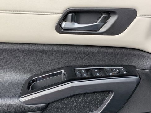 Certified 2023 Nissan Pathfinder SL image 13