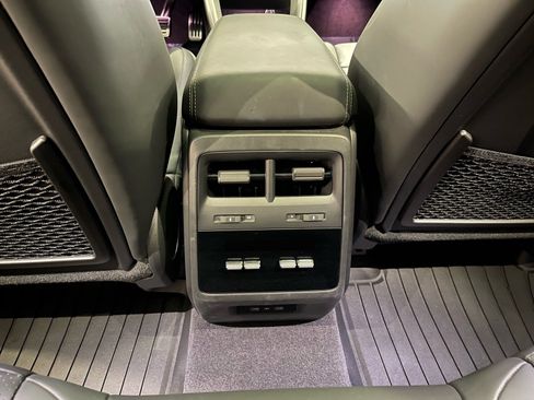 Used 2025 Porsche Macan 4S Electric AWD/4WD image 29
