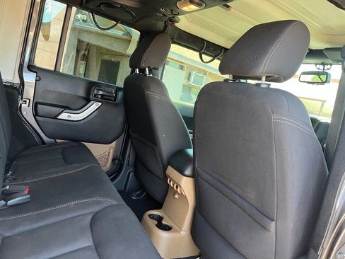 Used 2014 Jeep Wrangler Unlimited Sahara w/ Connectivity Group AWD/4WD image 28