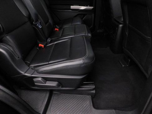 Used 2024 Ford Explorer XLT w/ Equipment Group 202A image 33