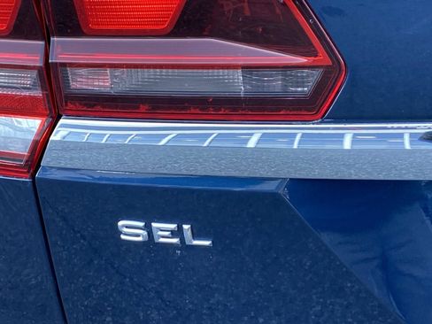 Used 2018 Volkswagen Atlas SEL image 6