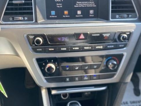 Used 2017 Hyundai Sonata SE image 19