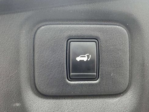 Used 2013 Nissan Pathfinder SL AWD/4WD image 16
