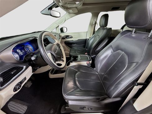 Used 2019 Chrysler Pacifica Limited FWD image 15