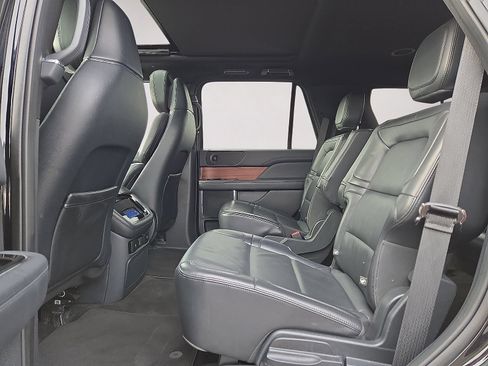 Used 2024 Lincoln Navigator Reserve AWD/4WD image 16