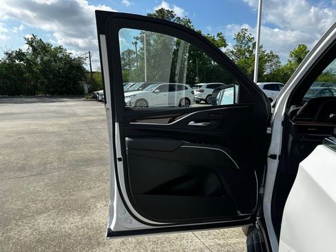 Used 2022 Cadillac Escalade Premium Luxury image 11