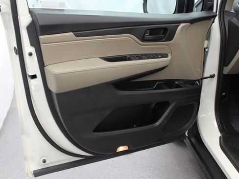 Used 2019 Honda Odyssey EX image 13