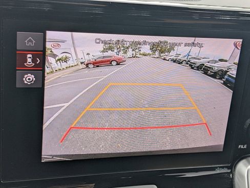 Used 2023 Kia Sorento LX image 21