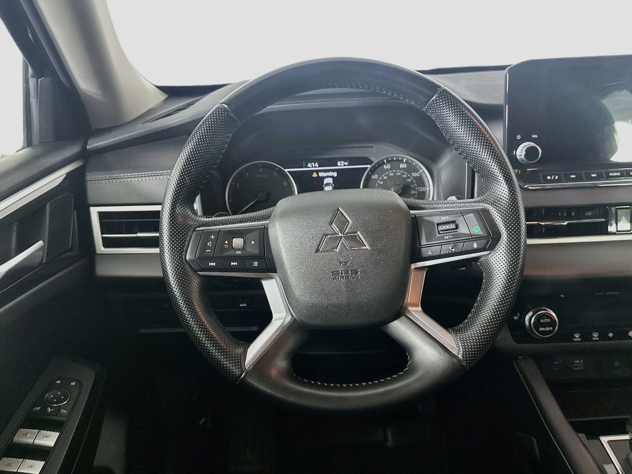 Used 2024 Mitsubishi Outlander SE AWD/4WD image 18