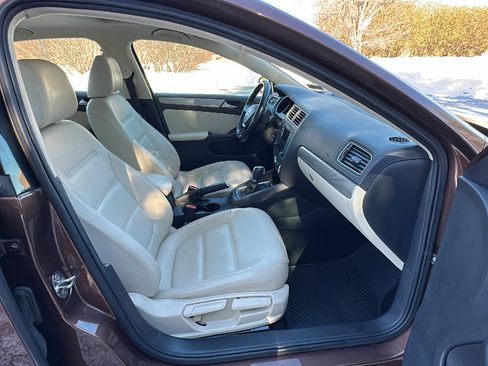 Used 2017 Volkswagen Jetta SE image 24