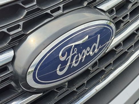 Used 2022 Ford Explorer XLT w/ Equipment Group 202A AWD/4WD image 33