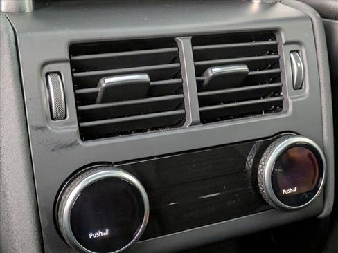 Used 2024 Land Rover Discovery Dynamic SE image 17