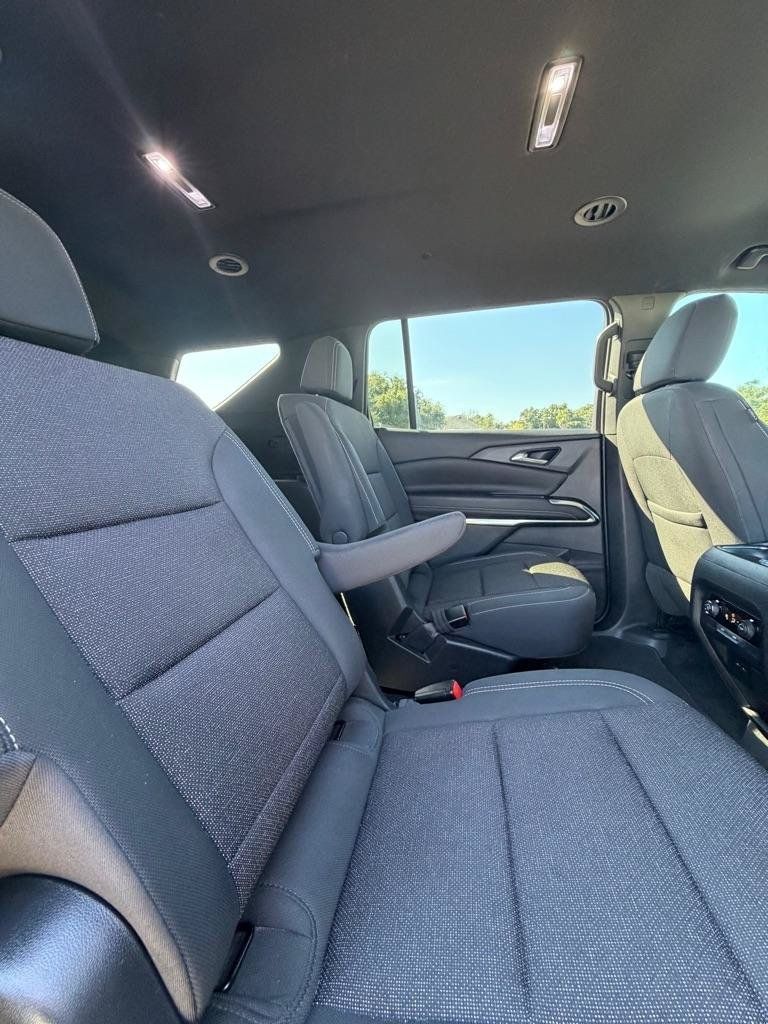 Used 2024 Chevrolet Traverse LT FWD image 18
