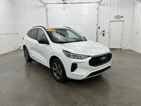 Used 2023 Ford Escape ST-Line AWD/4WD image 3