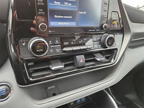 Used 2022 Toyota Highlander XLE image 24
