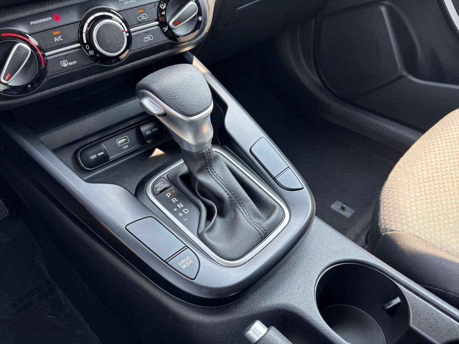 Used 2025 Kia Soul LX w/ LX Technology Package FWD image 37