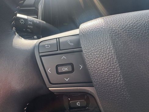 Used 2025 Toyota Camry SE image 17