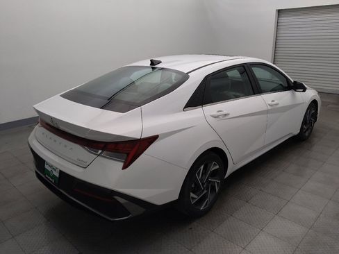 Used 2024 Hyundai Elantra Limited image 9